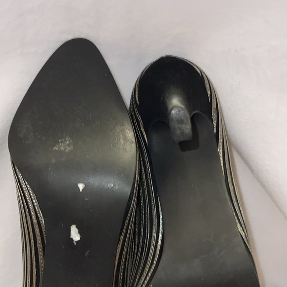 J.Renee Black/Gold Heels size 7M - Picture 3 of 8